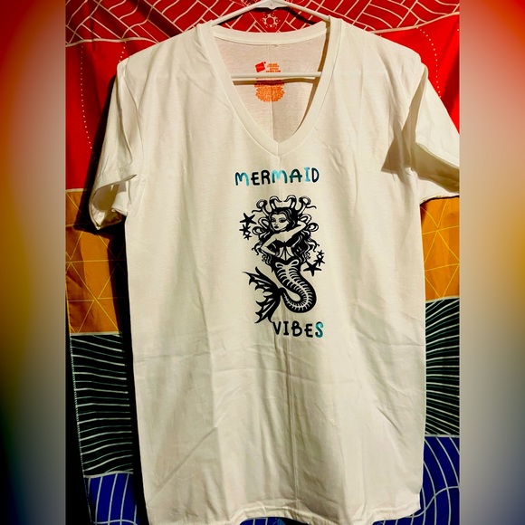 Small vneck tshirt “Mermaid vibes” - Picture 2 of 3